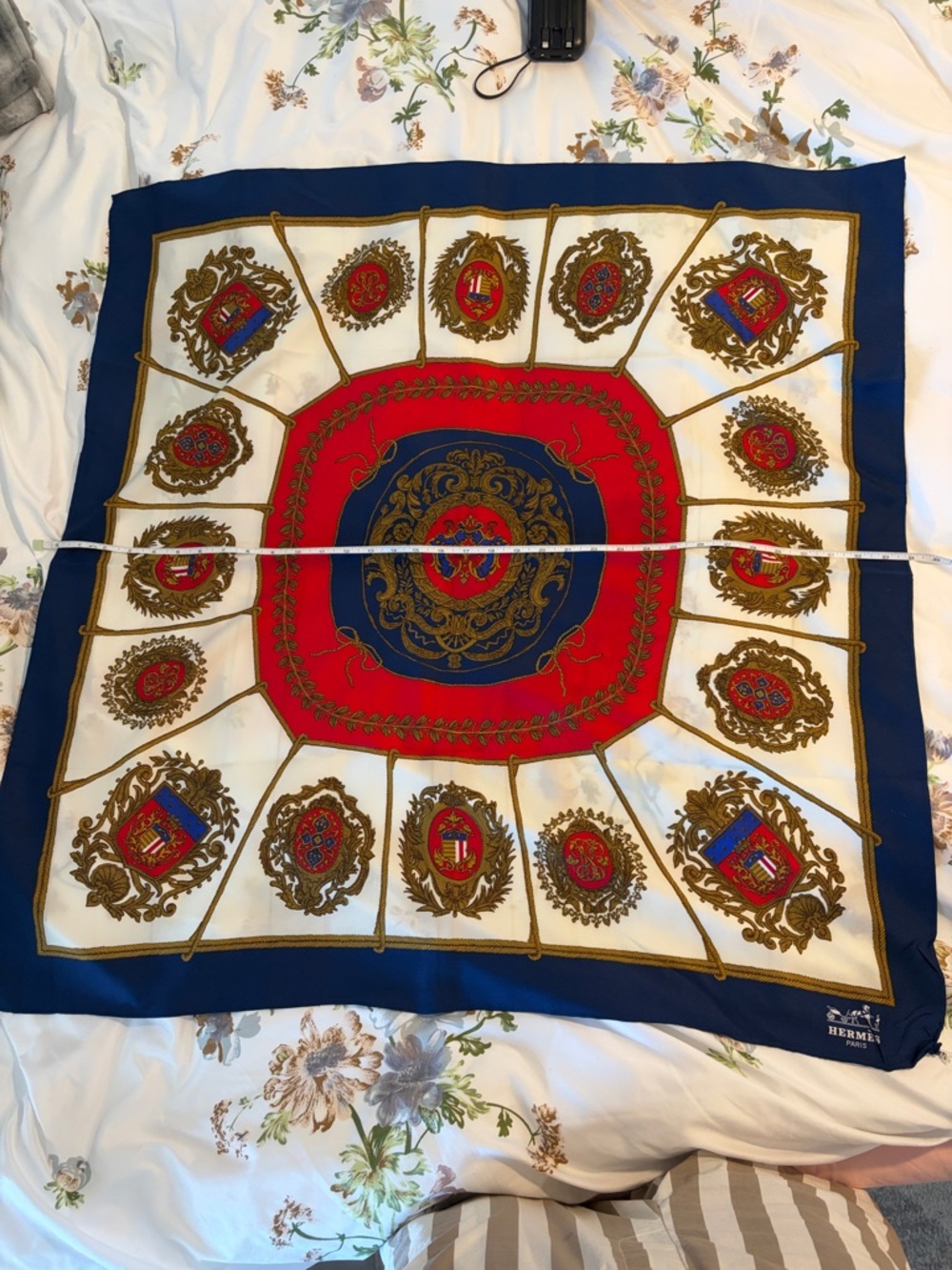 🇫🇷Hermès Carré 90 Les Armes de Paris Silk Scarf 34” Vintage Multi ❤️ - Picture 11 of 14